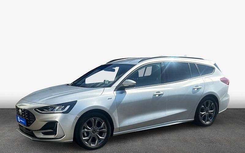Moondust silver (metallic) Gebraucht 2023 Ford Focus ST-Line Kombi | 19.849 € (Guter Preis) - Bild 1/4