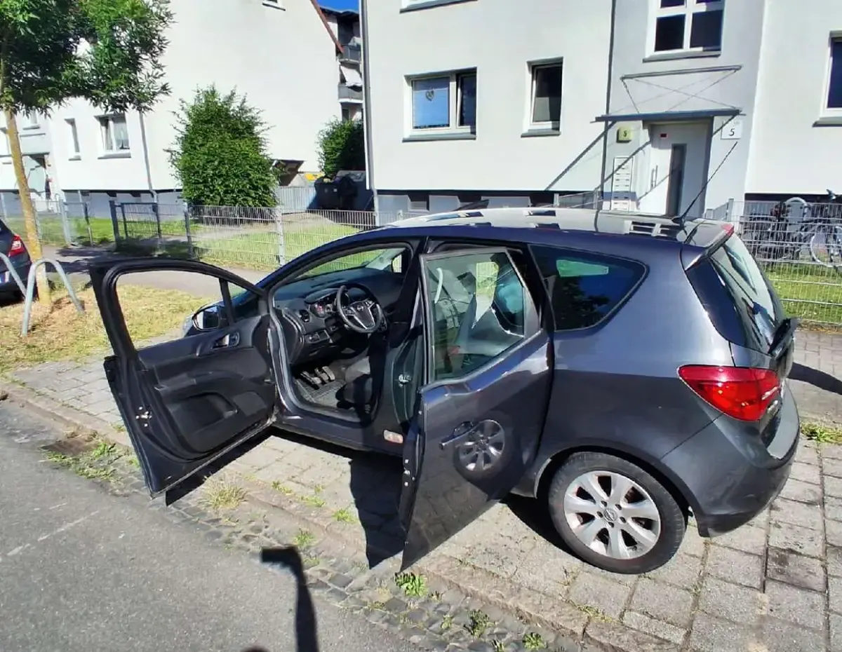 Gebraucht Opel Meriva Selection 101 PS (74 kW) 2011 Van / Kleinbus