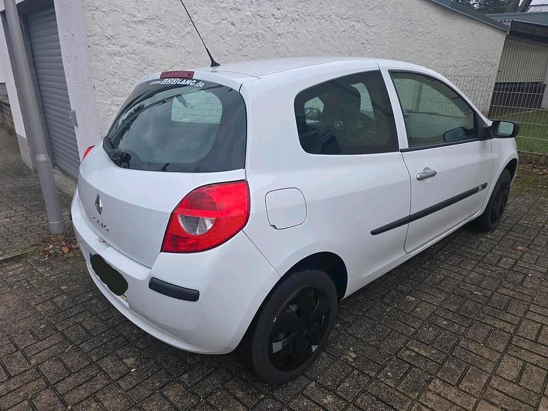 Gebraucht Renault Clio II 75 PS (55 kW) 2008 Weiß Kleinwagen