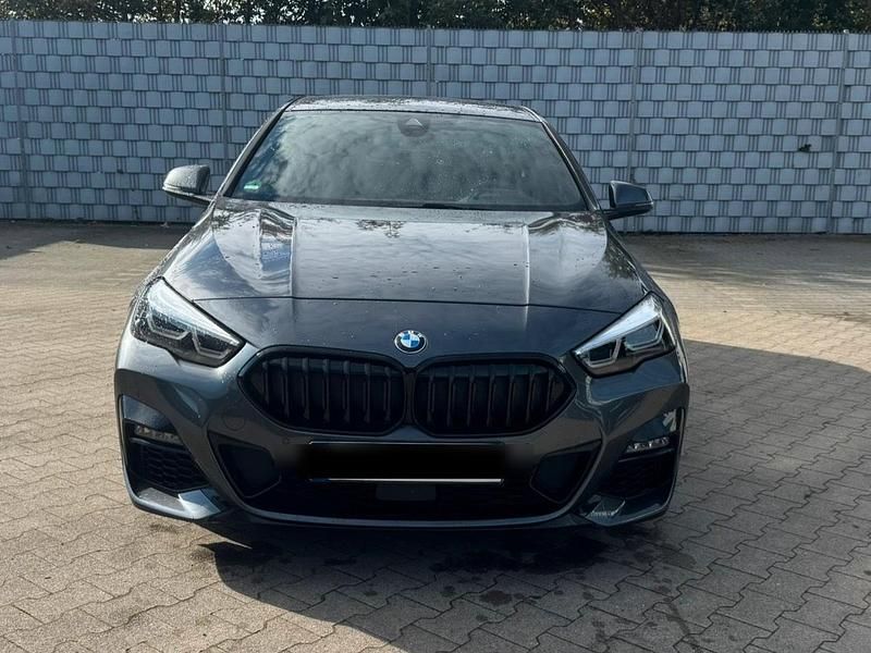 Grau Gebraucht 2020 BMW 220 M Sport Coupé | 31.000 € (Teuer) - Bild 1/4