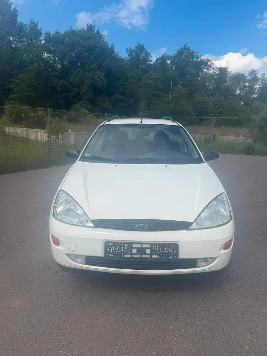 Gebraucht Ford Focus 101 PS (74 kW) 2000 Weiß Kombi