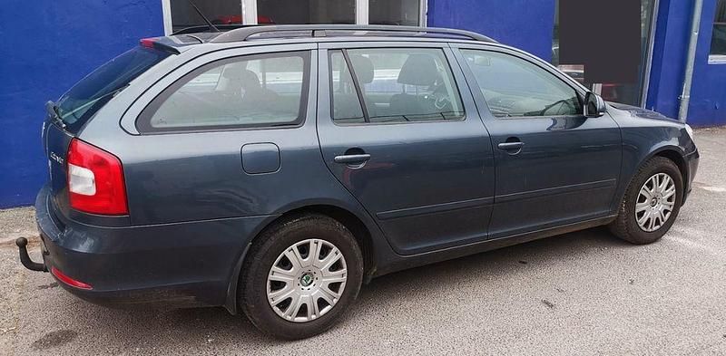Gebraucht Skoda Octavia 105 PS (77 kW) 2010 Grau Kombi