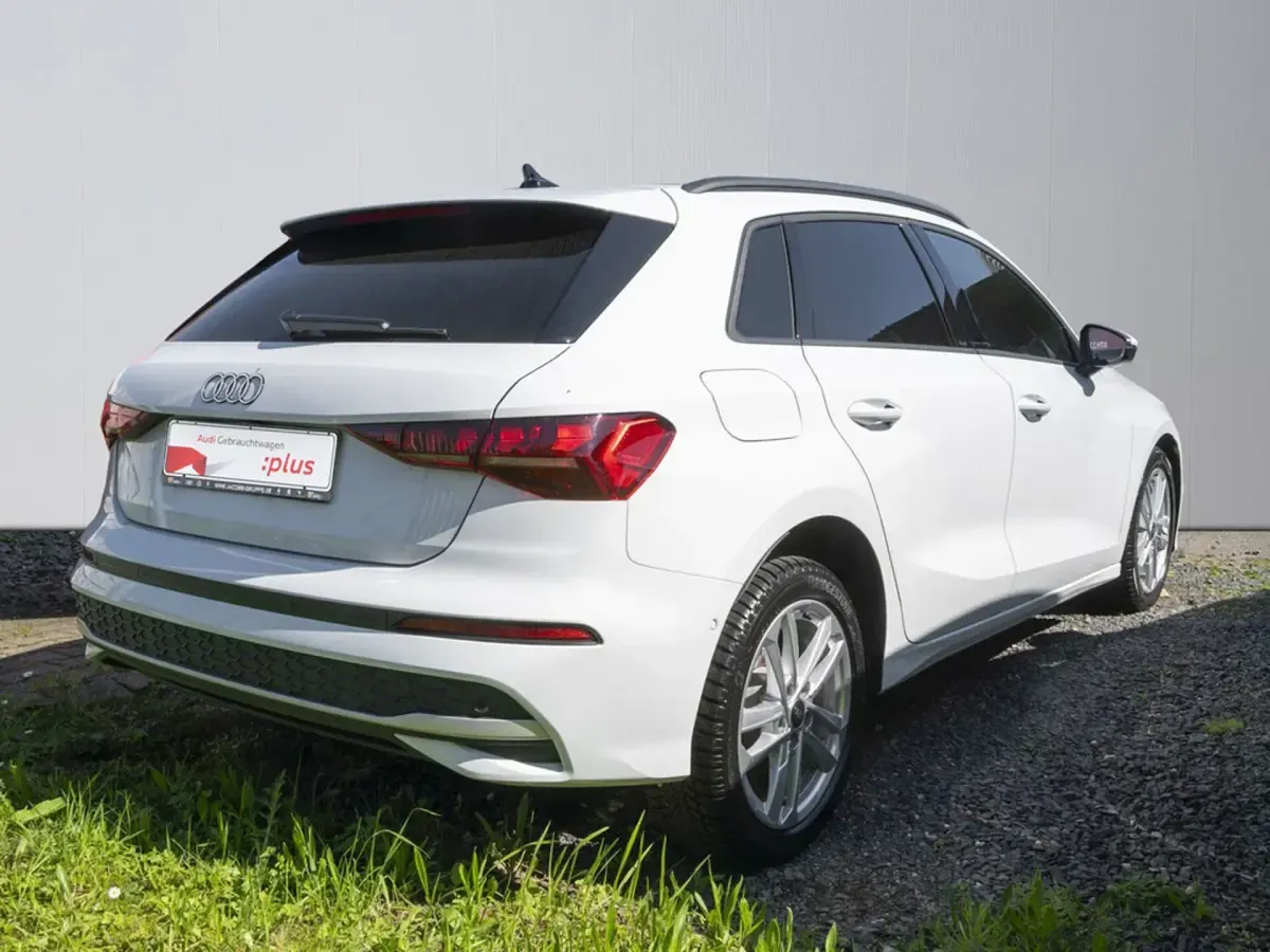 Gebraucht Audi A3 Sportback e-tron Ambiente 204 PS (150 kW) 2025 Gletscherweiß metallic Kleinwagen