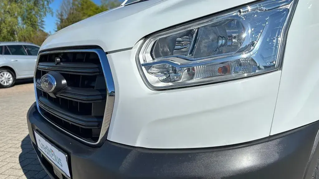 Käytetty Ford Transit Trend 131 HP (96 kW) 2022 Valkoinen Tila-auto