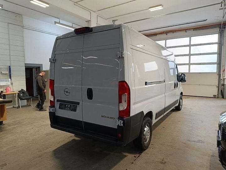 Gebraucht Opel Movano 140 PS (102 kW) 2024 Lackierung weiss icy/typ ausse Van