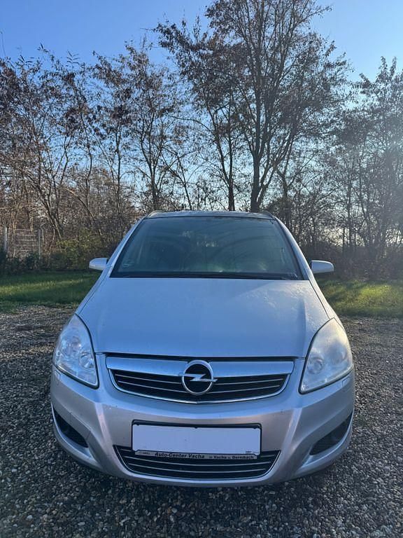 Gebraucht Opel Zafira Innovation 140 PS (102 kW) 2009 Silber Van / Kleinbus
