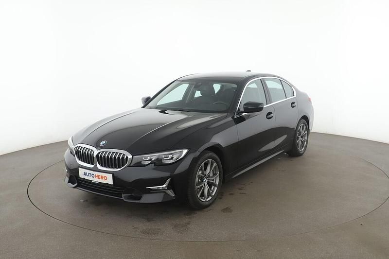 Schwarz Gebraucht 2019 BMW 330 Luxury Line Limousine | 29.680 € (Superpreis) - Bild 1/3