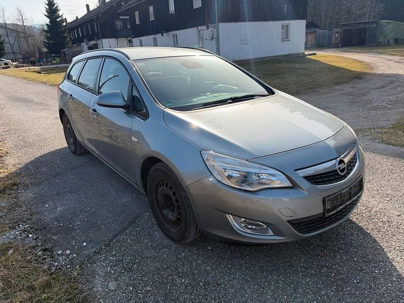 Gebraucht Opel Astra Design Edition 110 PS (80 kW) 2011 Silber Kombi