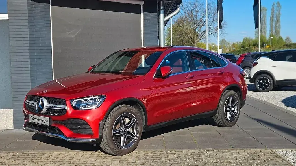 Gebraucht Mercedes GLC300 AMG line 258 PS (189 kW) 2022 Rot Coupé