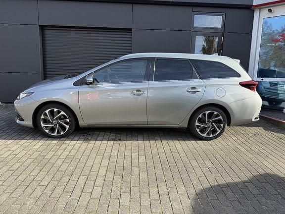 Gebraucht Toyota Auris Basis 116 PS (85 kW) 2015 Titansilber mica metallic