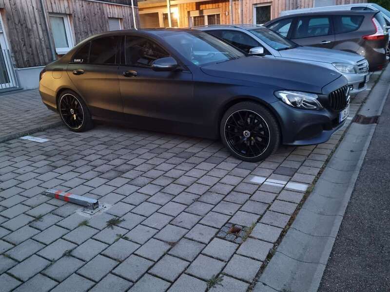 Schwarz Gebraucht 2015 Mercedes C220 Exclusive Limousine | 17.500 € (Etwas zu teuer) - Bild 1/4