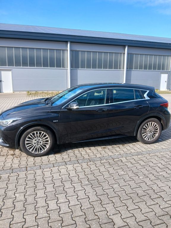 Schwarz Gebraucht 2018 Infiniti Q30 Luxe Kleinwagen | 9.900 € (Superpreis) - Bild 1/4