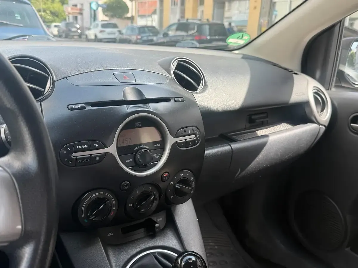 Gebraucht Mazda 2 75 PS (55 kW) 2010 Schwarz Kleinwagen