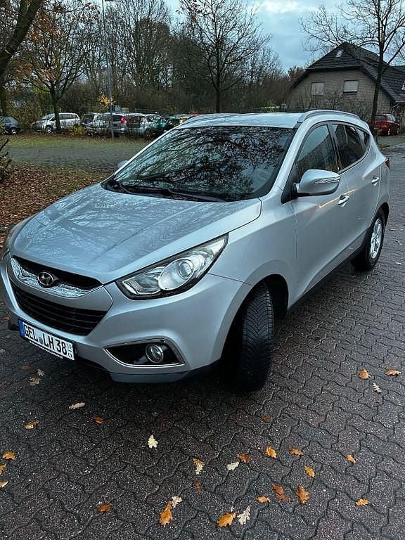 Silber Gebraucht 2011 Hyundai ix35 SUV | 6.500 € (Fairer Preis) - Bild 1/4