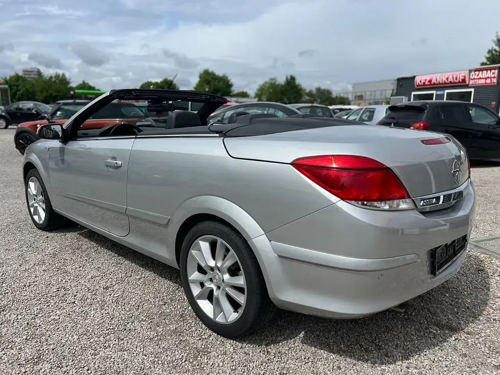 Gebraucht Opel Astra Cosmo 140 PS (102 kW) 2008 Silber Cabrio
