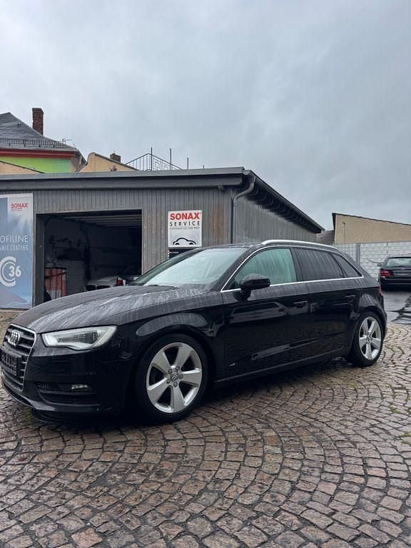 Schwarz Gebraucht 2016 Audi A3 Sportback Attraction Limousine | 10.400 € (Guter Preis) - Bild 1/4