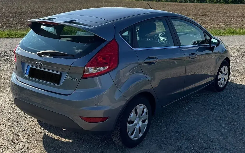 Usata Ford Fiesta Titanium 97 CV (71 kW) 2012 Grigio Berlina