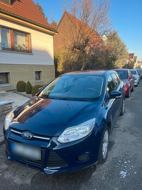 Gebraucht Ford Focus 105 PS (77 kW) 2013 Blau Kombi