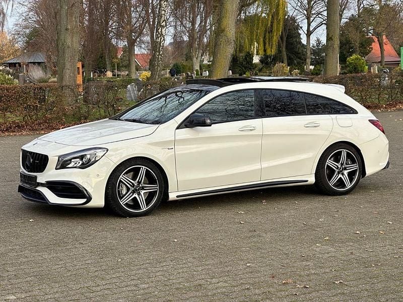Weiß Gebraucht 2018 Mercedes CLA45 AMG AMG Limousine | 25.950 € (Superpreis) - Bild 1/4