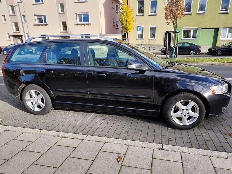 Gebraucht Volvo V50 Business Edition 114 PS (83 kW) 2012 Schwarz Kombi
