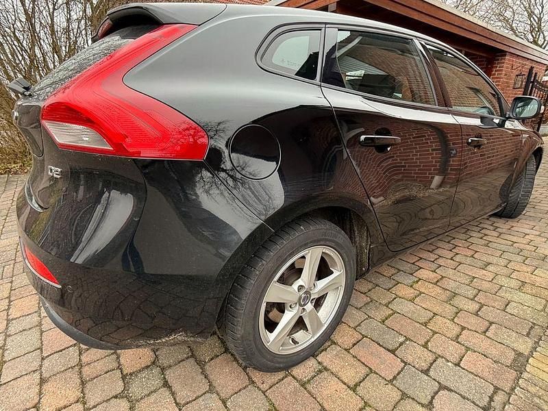 Gebraucht Volvo V40 Kinetic 114 PS (83 kW) 2013 Schwarz Limousine