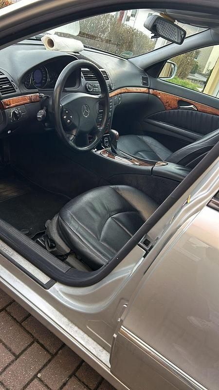 Gebraucht Mercedes E240 Elegance 177 PS (130 kW) 2003 Silber Limousine