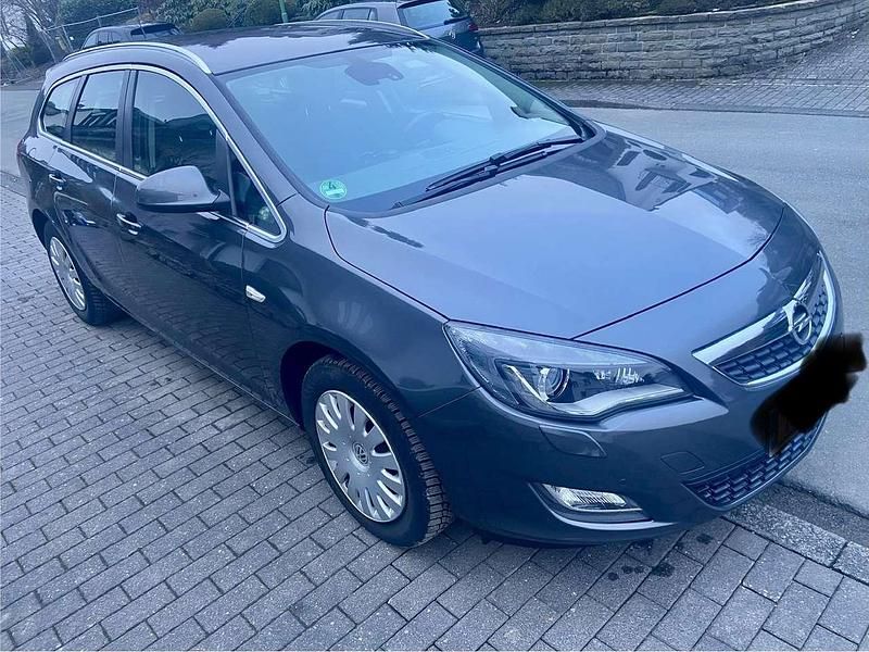 Gebraucht Opel Astra Innovation 140 PS (102 kW) 2011 Grau Kombi