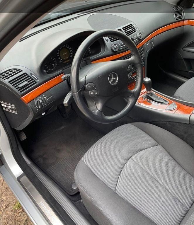 Gebraucht Mercedes E200 Classic 184 PS (135 kW) 2007 Silber Limousine
