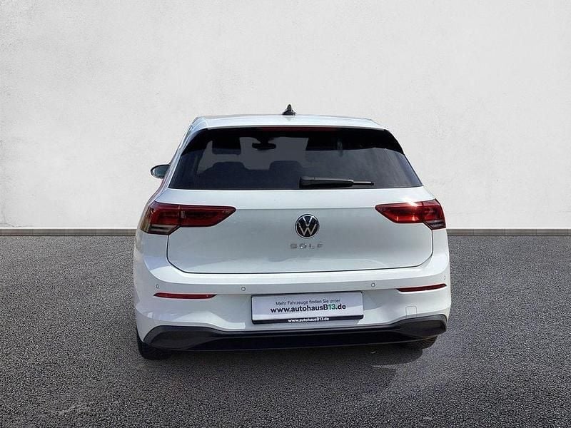 Gebraucht VW Golf VIII Life 131 PS (96 kW) 2022 Weiß Limousine