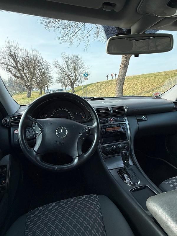 Gebraucht Mercedes C240 170 PS (125 kW) 2004 Grün Limousine