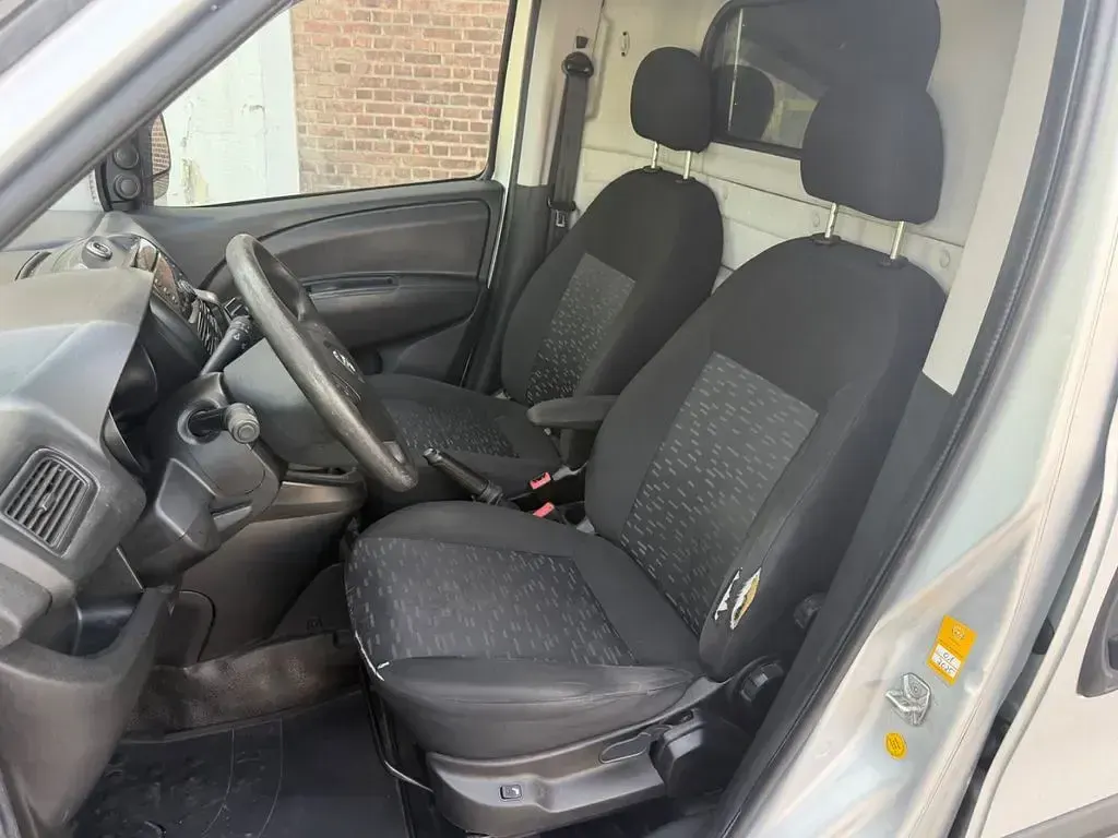 Gebraucht Opel Combo 120 PS (88 kW) 2016 Silber Van / Kleinbus