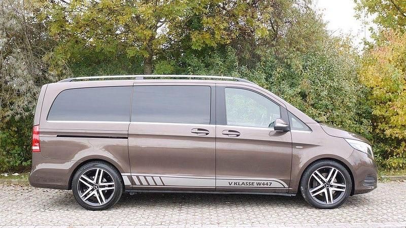 Braun Gebraucht 2014 Mercedes V250 Edition 1 Van / Kleinbus | 25.999 € (Etwas zu teuer) - Bild 1/4