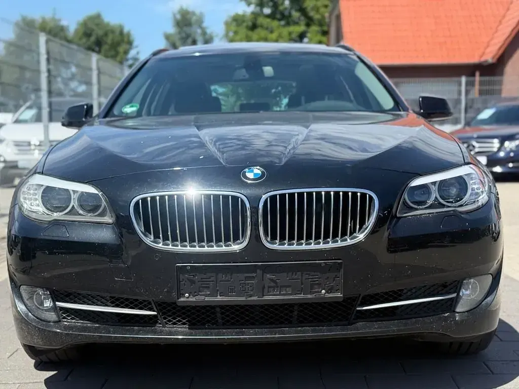 Gebraucht BMW 520 184 PS (135 kW) 2011 Schwarz Kombi