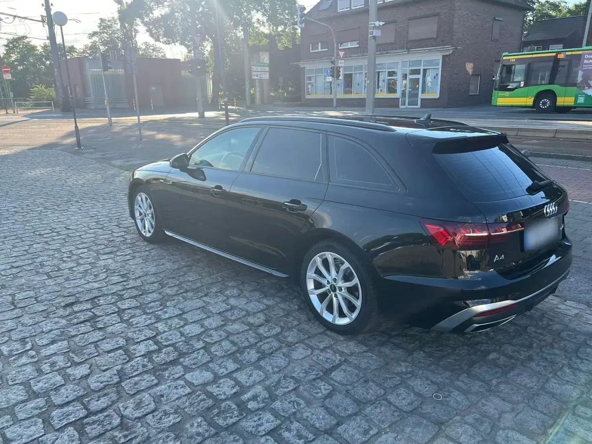 Gebraucht Audi A4 S-Line 163 PS (119 kW) 2023 Schwarz Kombi