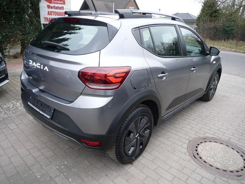 Gebraucht Dacia Sandero Expression 91 PS (66 kW) 2024 Grau Kleinwagen