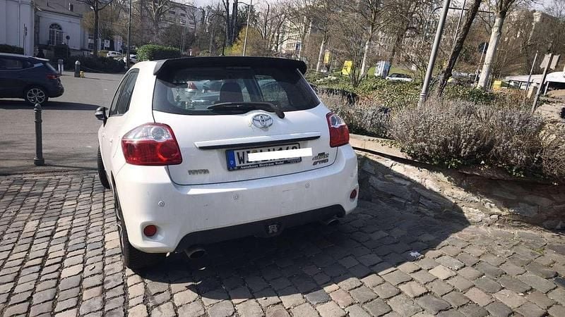 Gebraucht Toyota Auris Edition 132 PS (97 kW) 2012 Weiß Limousine