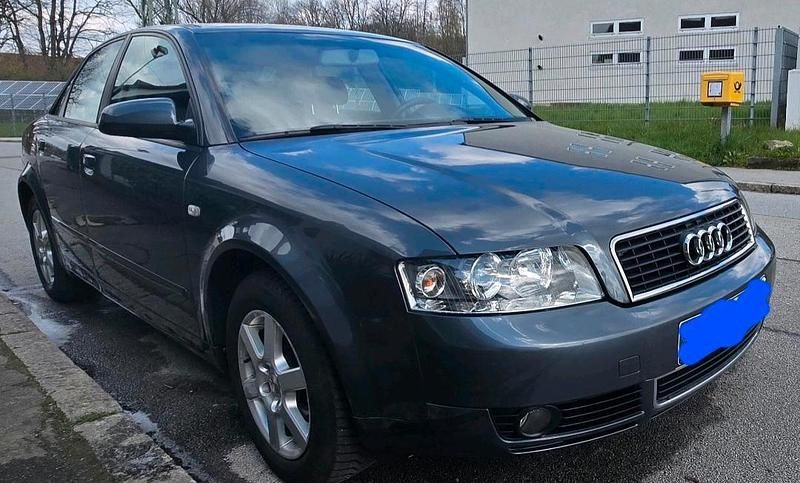 Grau Gebraucht 2004 Audi A4 Limousine | 4.500 € - Bild 1/4