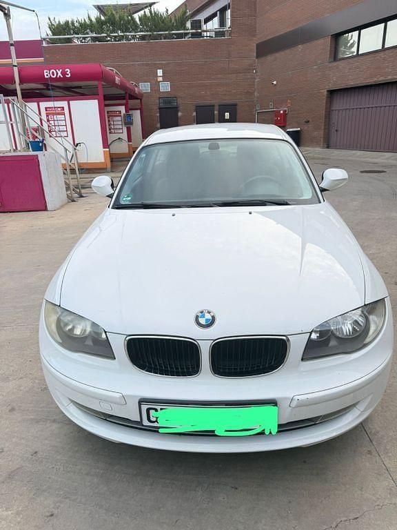 Weiß Gebraucht 2010 BMW 118 Kleinwagen | 3.700 € (Guter Preis) - Bild 1/4