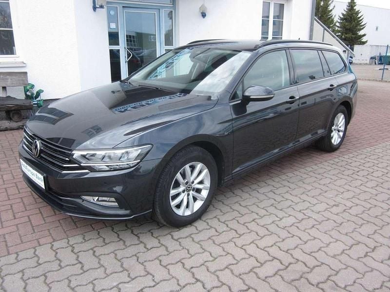 Gebraucht VW Passat 150 PS (110 kW) 2022 Grau Kombi