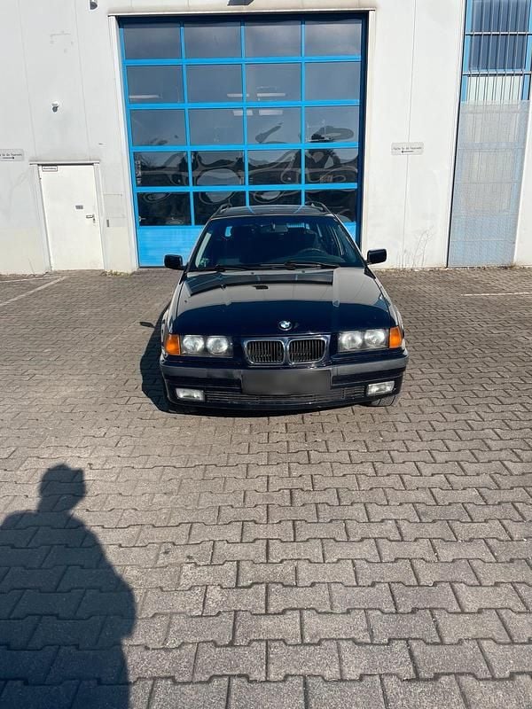 Gebraucht BMW 318 116 PS (85 kW) 1998 Blau Kombi