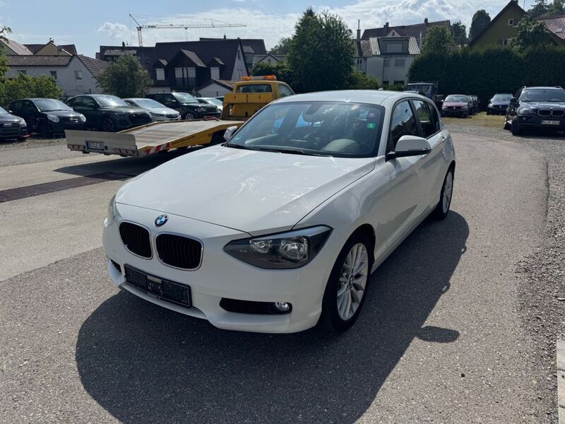 Weiß Gebraucht 2012 BMW 116 Sport Line Kleinwagen | 4.900 € (Superpreis) - Bild 1/4