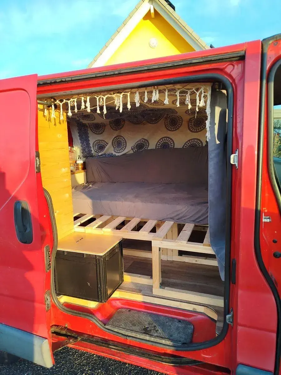 Używany Opel Vivaro 82 KM (60 kW) 2002 Czerwony Minivan