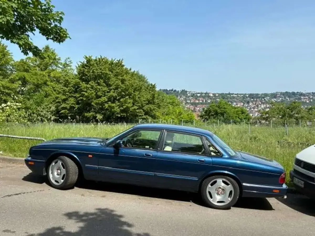Gebraucht Jaguar XJR 320 PS (235 kW) 1995 Blau Limousine