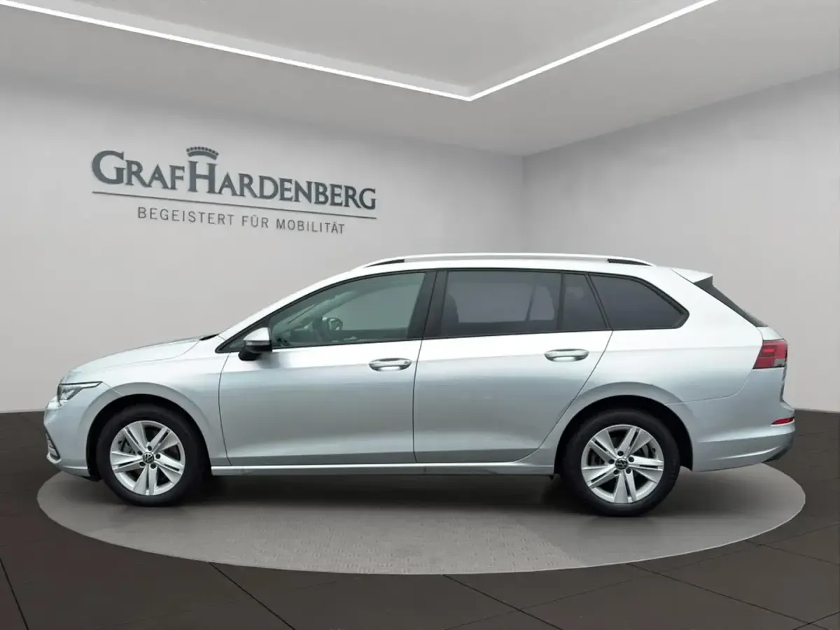 Gebraucht VW Golf VIII Life 150 PS (110 kW) 2024 Silber Kombi