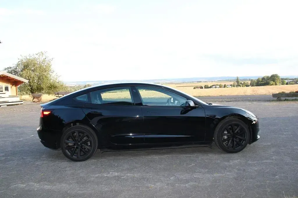 Gebraucht Tesla Model 3 Standard Range 239 kW (325 PS) 2022 Schwarz Limousine