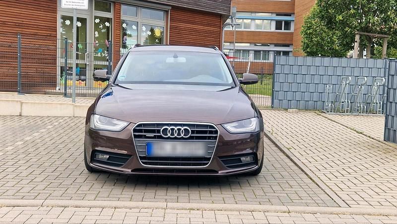Braun Gebraucht 2012 Audi A4 Kombi | 8.800 € (Etwas zu teuer) - Bild 1/4