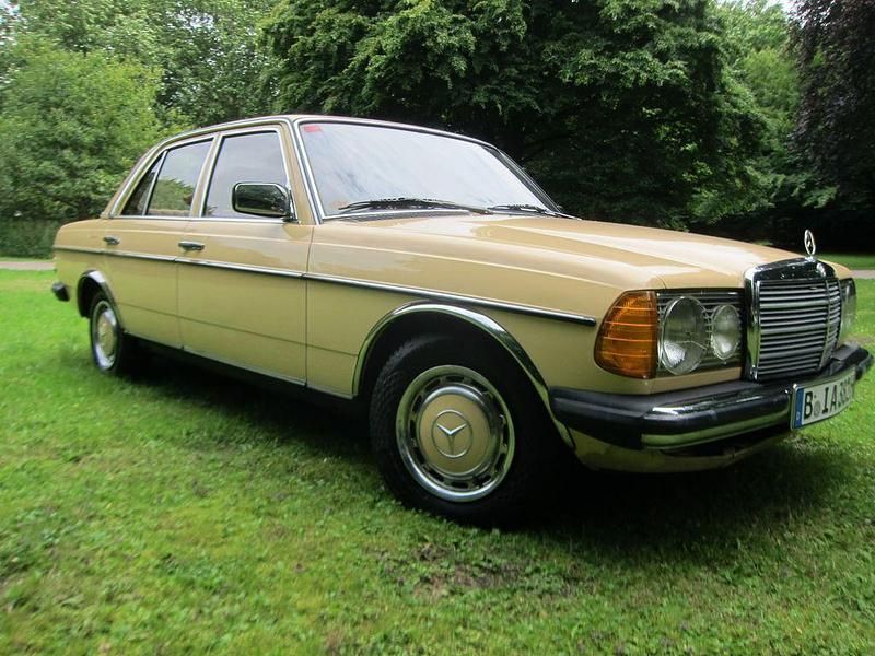 Gebraucht Mercedes 200 109 PS (80 kW) 1982 Gelb Limousine