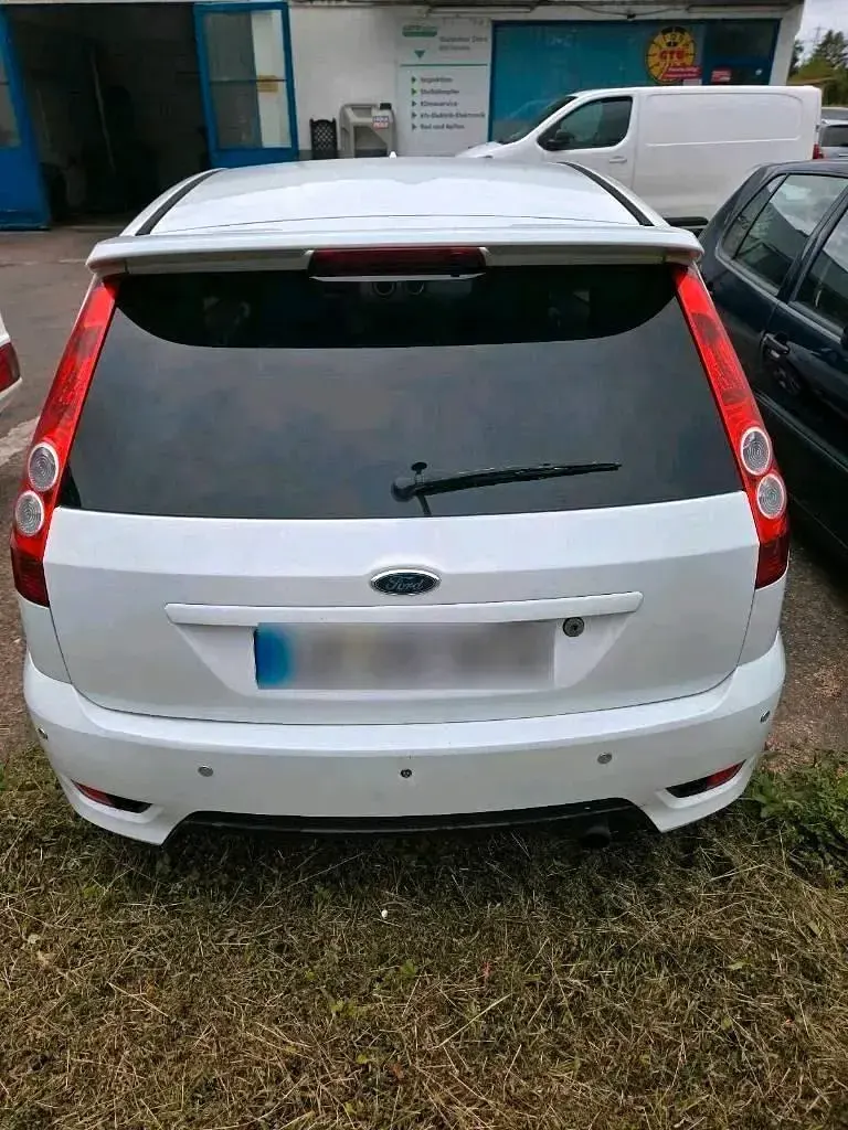 Gebraucht Ford Fiesta ST 150 PS (110 kW) 2007 Weiß Kleinwagen