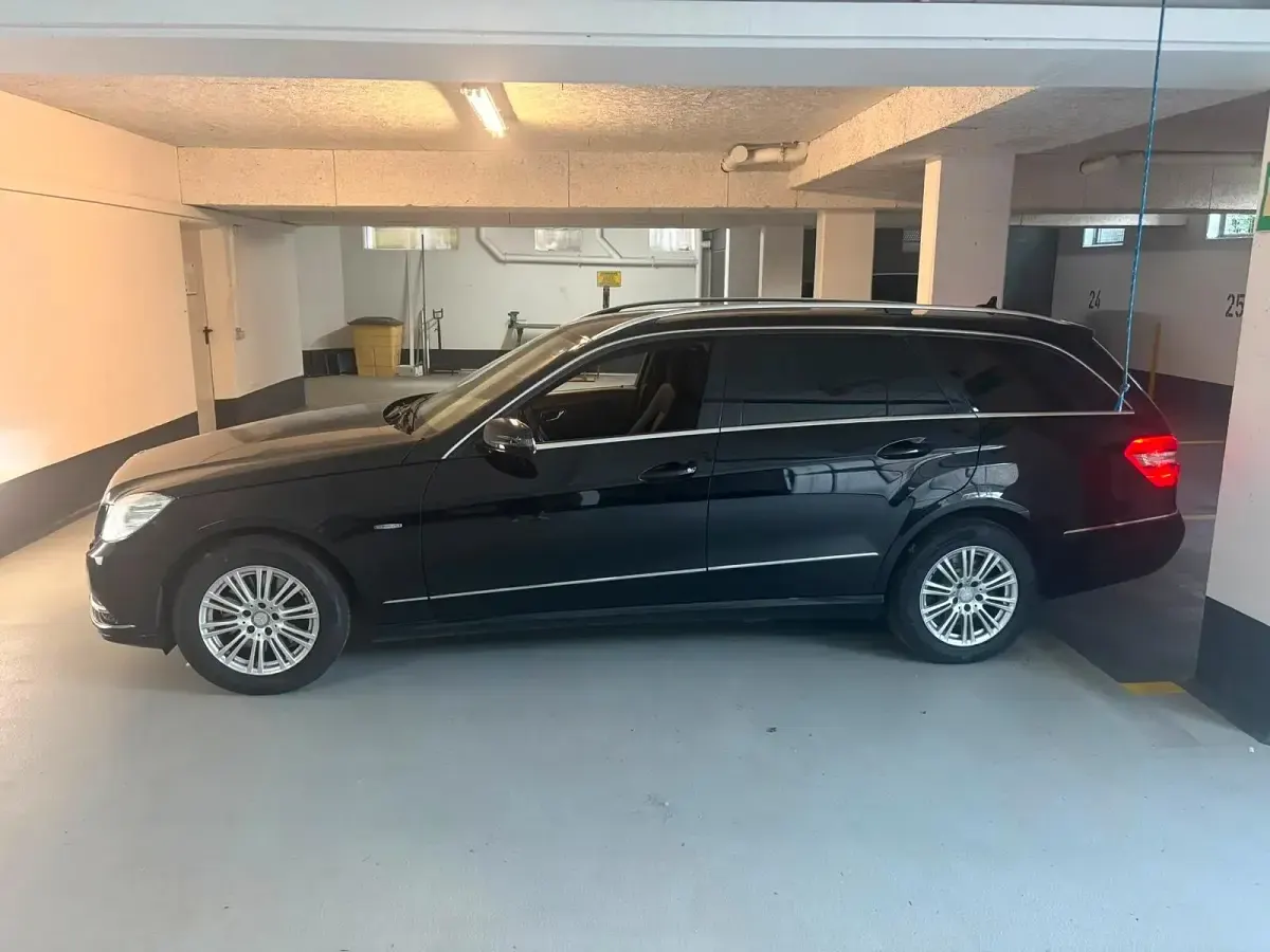 Gebraucht Mercedes E250 204 PS (150 kW) 2012 Schwarz Kombi