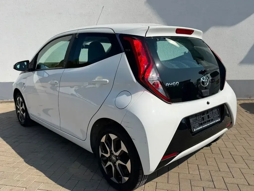 Gebraucht Toyota Aygo X-play 72 PS (52 kW) 2020 Weiß Kleinwagen
